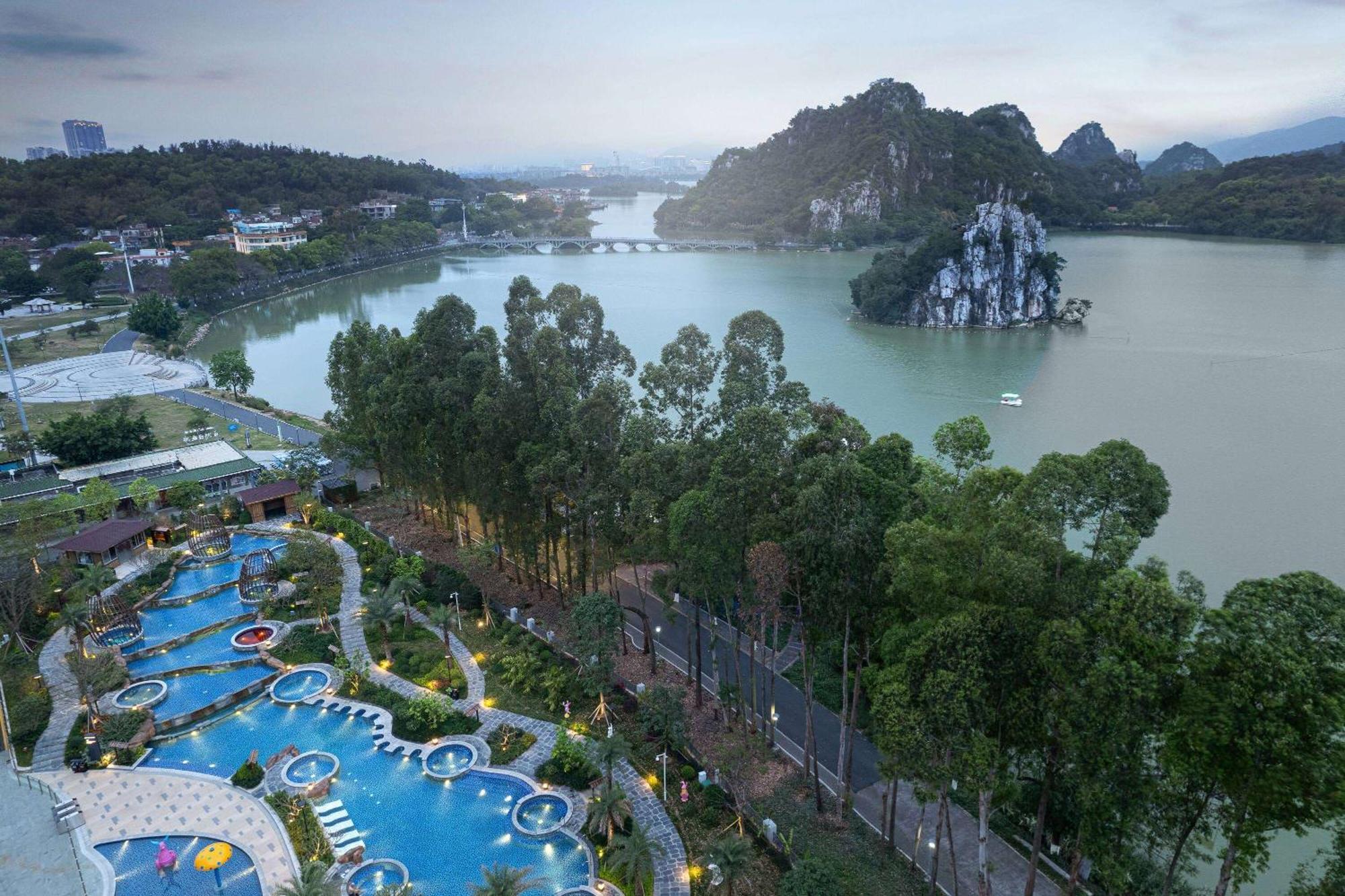 Wyndham Grand Zhaoqing Downtown Hotel Exterior foto